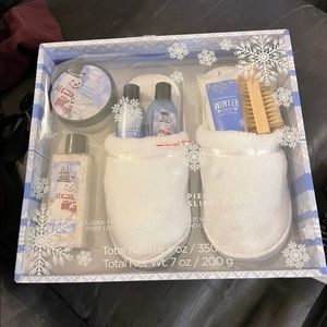 Bath set with slippers